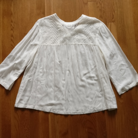 Large white Old Navy smock blouse with embroidery detail - Picture 5 of 5